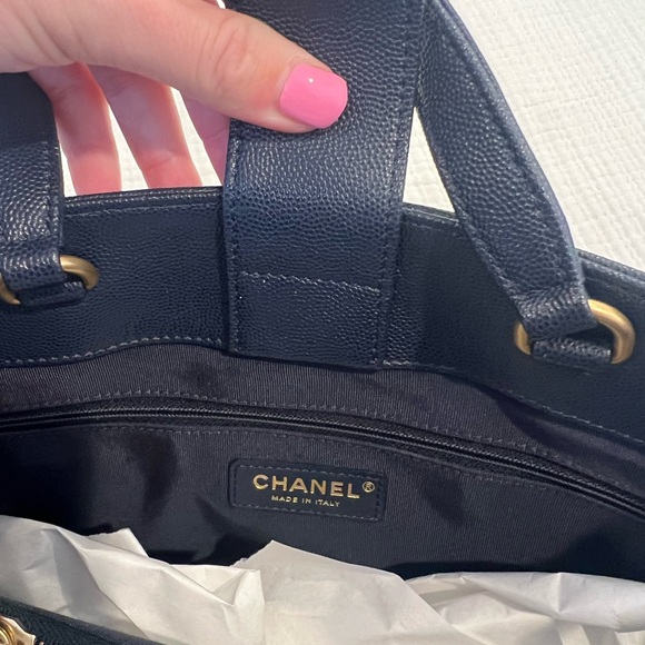 Chanel Lovely Chains Shopping Tote Black Navy Lambskin Caviar Gold Hardware - Picture 8 of 15